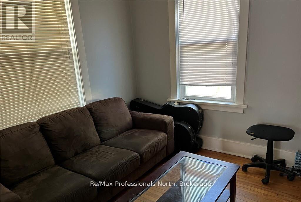 261 Hotchkiss Street, Gravenhurst (Muskoka (S)), Ontario  P1P 1H7 - Photo 8 - X12355827