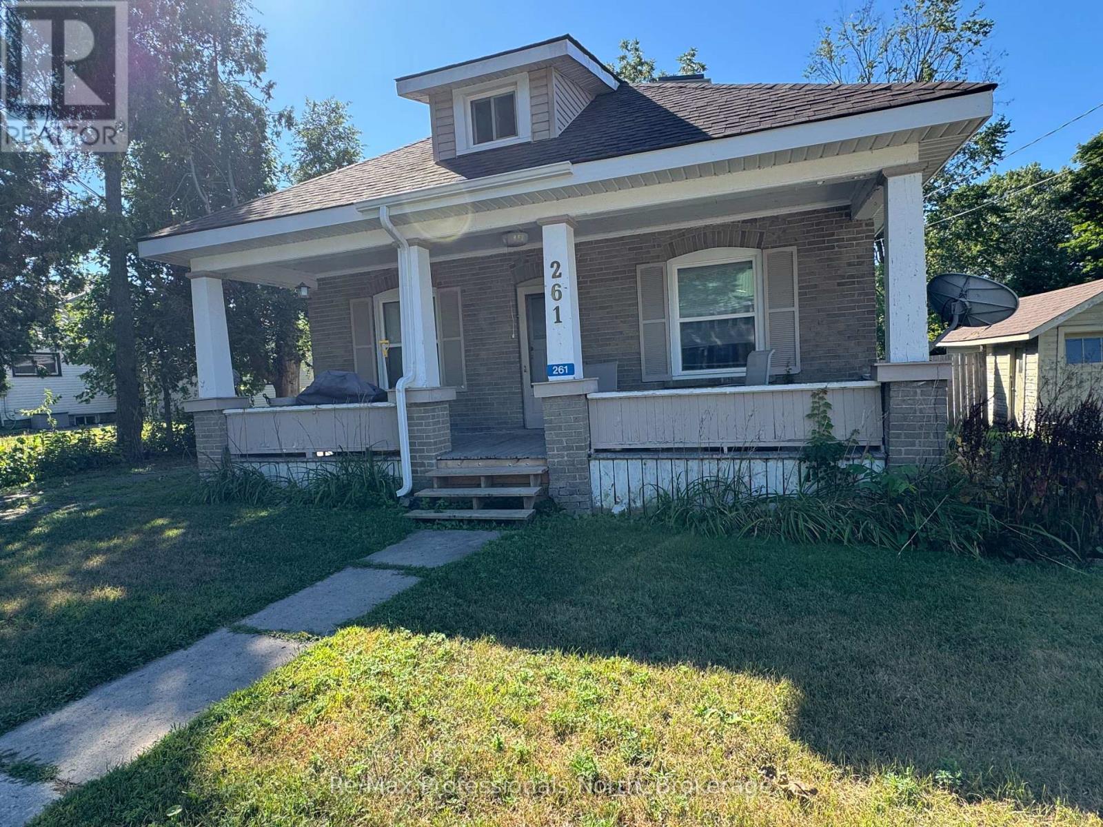 261 Hotchkiss Street, Gravenhurst, Ontario  P1P 1H7 - Photo 2 - X12355827