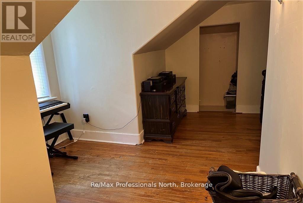 261 Hotchkiss Street, Gravenhurst (Muskoka (S)), Ontario  P1P 1H7 - Photo 15 - X12355827