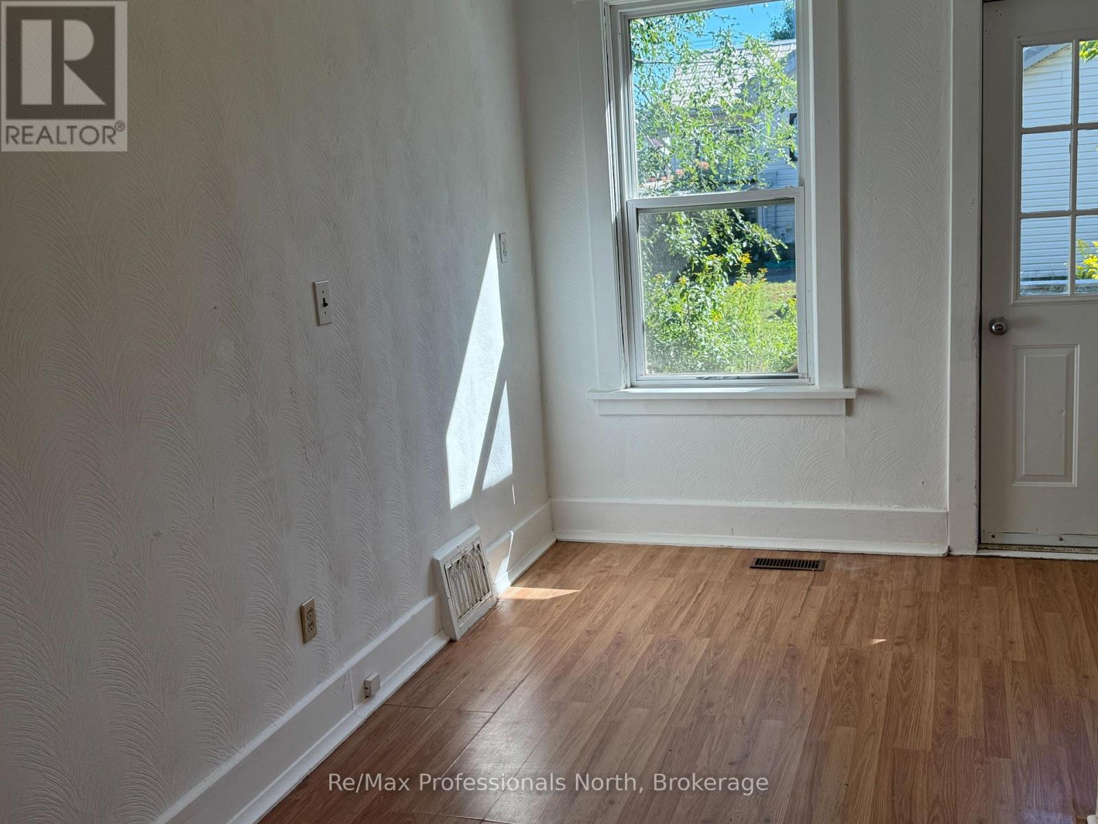 261 Hotchkiss Street, Gravenhurst (Muskoka (S)), Ontario  P1P 1H7 - Photo 19 - X12355827