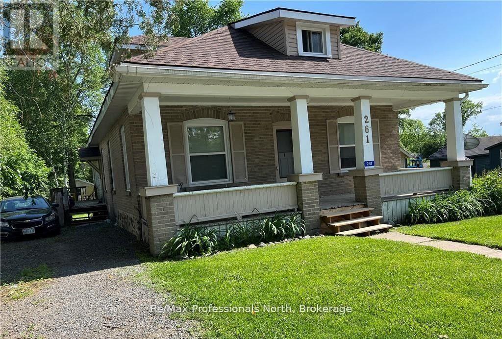 261 Hotchkiss Street, Gravenhurst, Ontario  P1P 1H7 - Photo 3 - X12355827