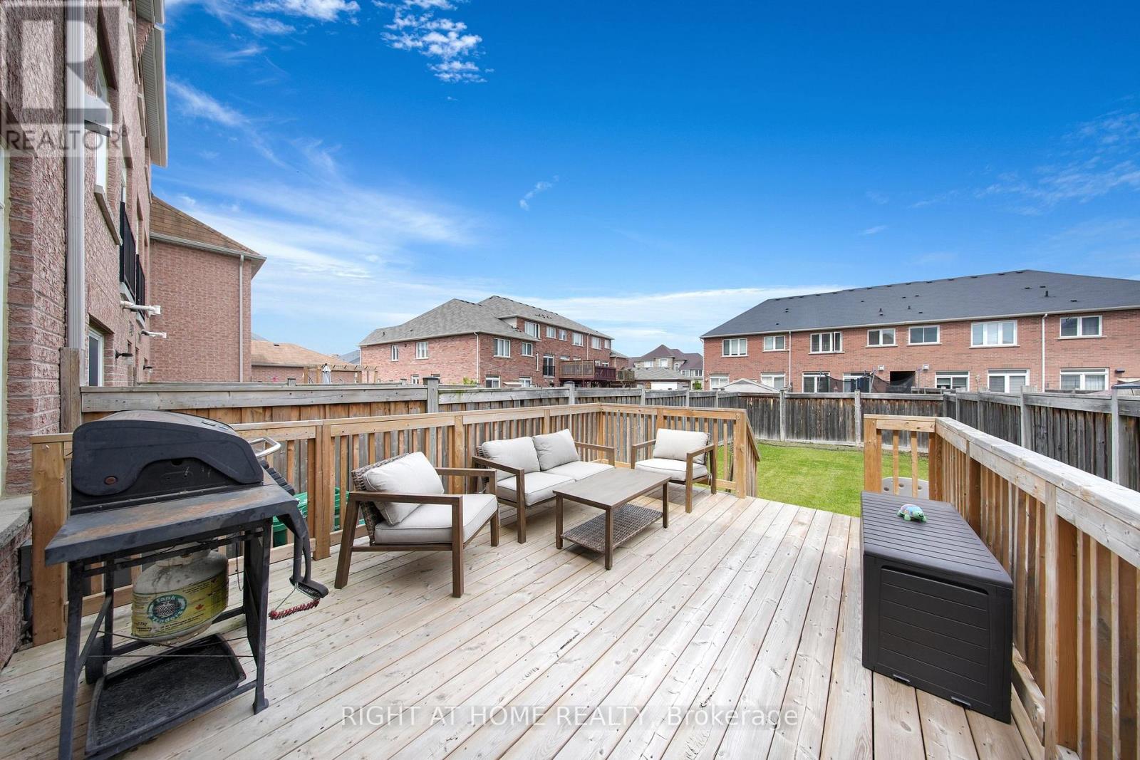 51 Lorenzo Circle, Brampton, Ontario  L6R 3N4 - Photo 15 - W12357554