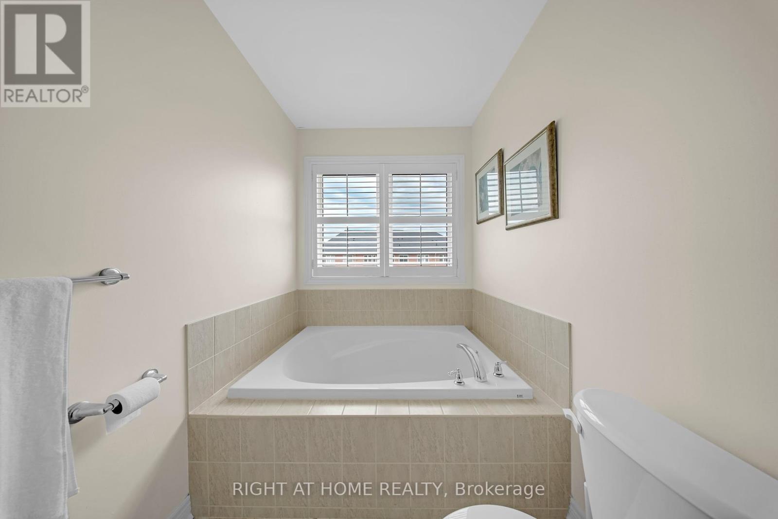 51 Lorenzo Circle, Brampton, Ontario  L6R 3N4 - Photo 23 - W12357554