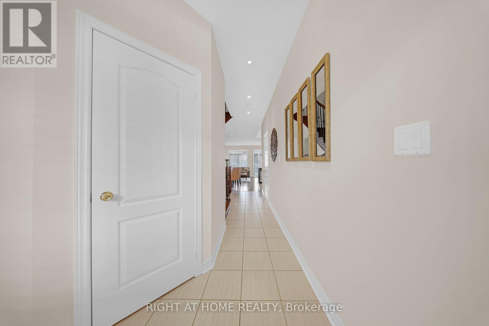 51 Lorenzo Circle, Brampton, Ontario  L6R 3N4 - Photo 3 - W12357554