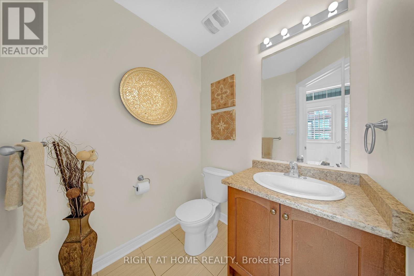 51 Lorenzo Circle, Brampton, Ontario  L6R 3N4 - Photo 4 - W12357554