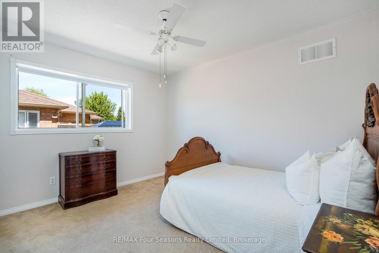 151 58th Street S, Wasaga Beach, Ontario  L9Z 1N9 - Photo 18 - S12357717