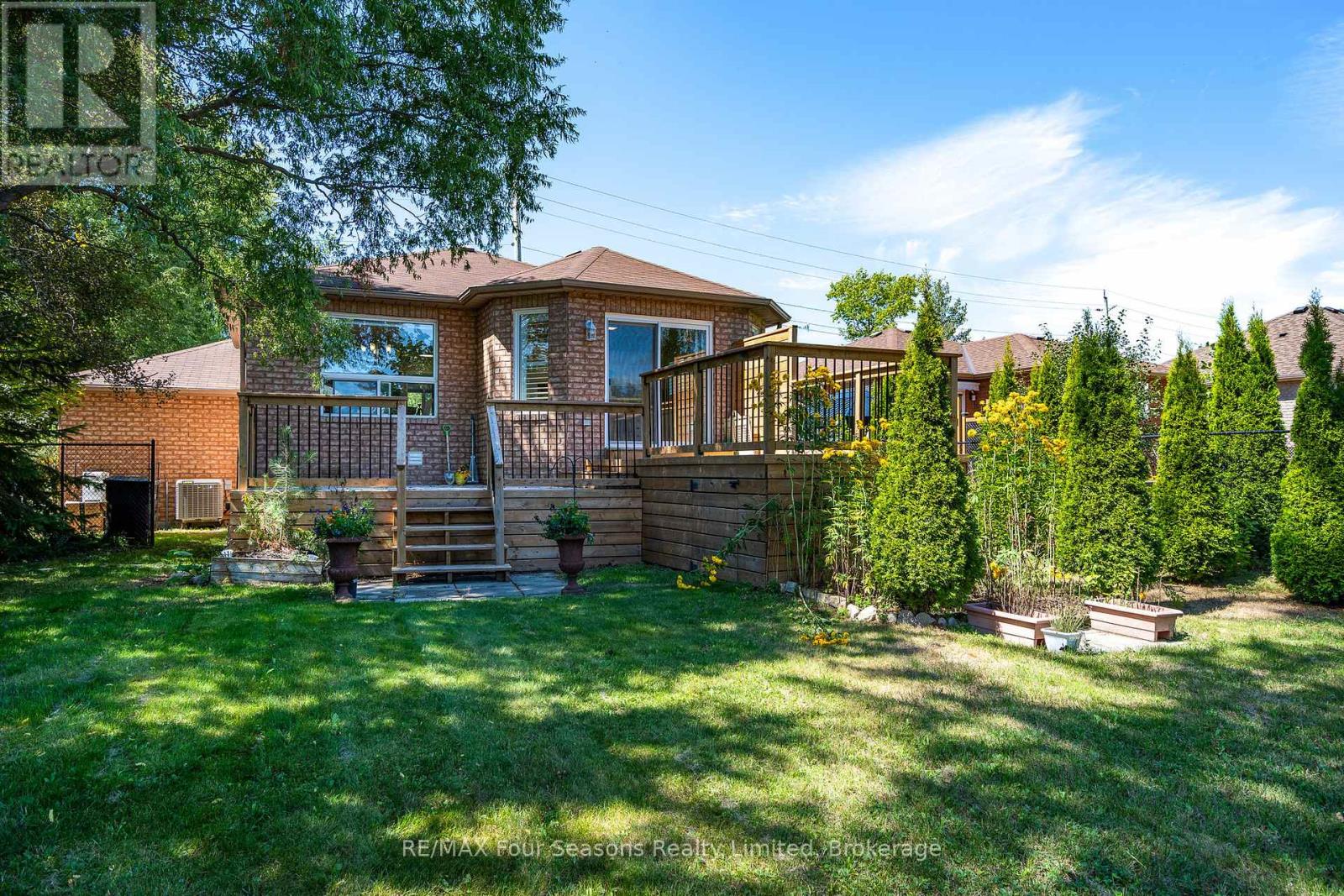 151 58th Street S, Wasaga Beach, Ontario  L9Z 1N9 - Photo 2 - S12357717