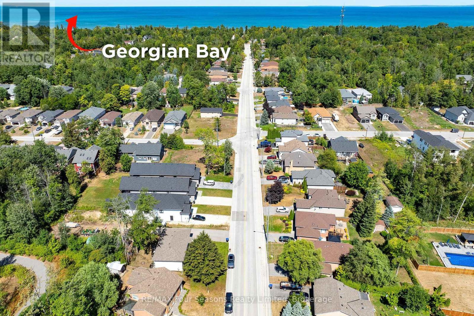 151 58th Street S, Wasaga Beach, Ontario  L9Z 1N9 - Photo 3 - S12357717