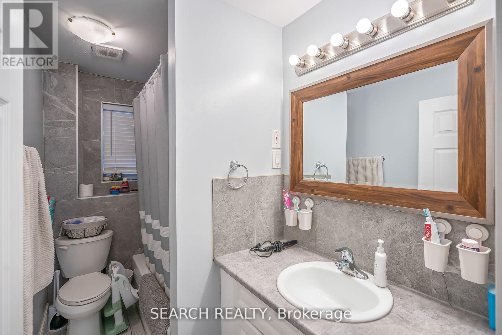 15 Delaware Street, St. Catharines, Ontario  L2M 5L9 - Photo 4 - X12357558
