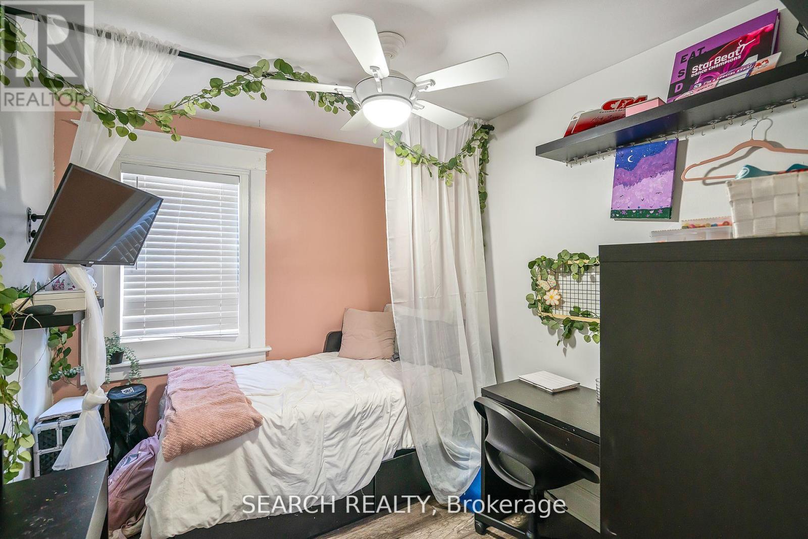 15 Delaware Street, St. Catharines, Ontario  L2M 5L9 - Photo 5 - X12357558