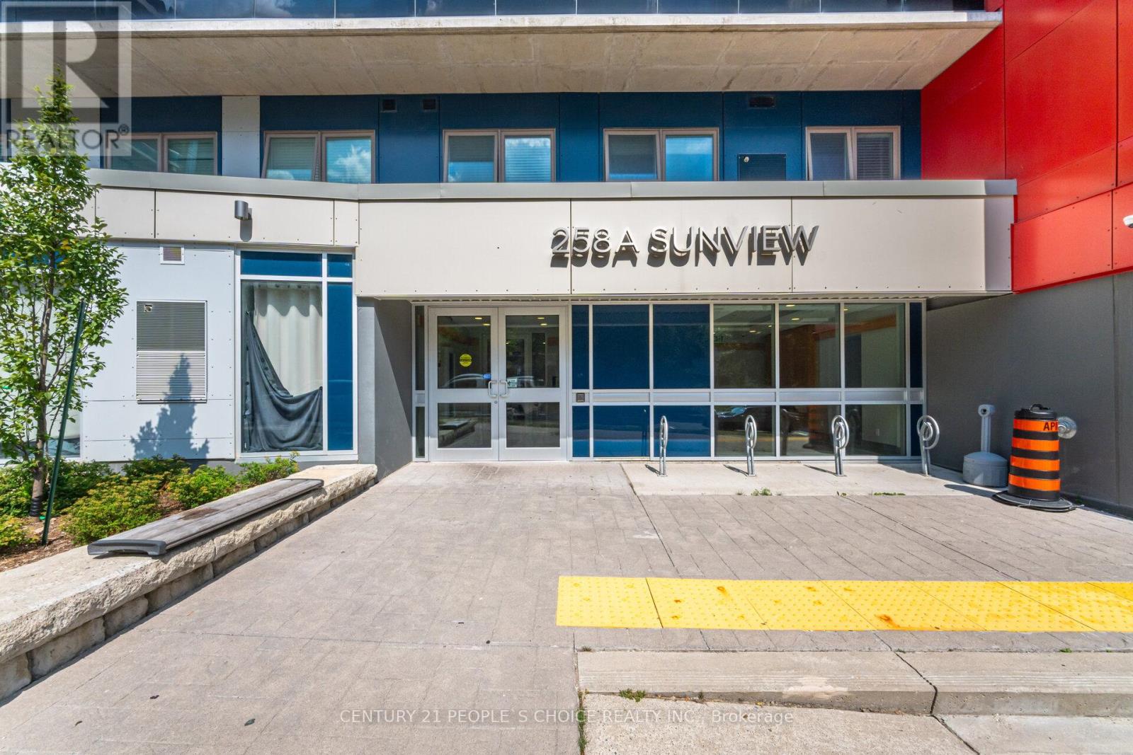 1316 - 258 A Sunview Street, Waterloo, Ontario  N2L 3V9 - Photo 2 - X12357571