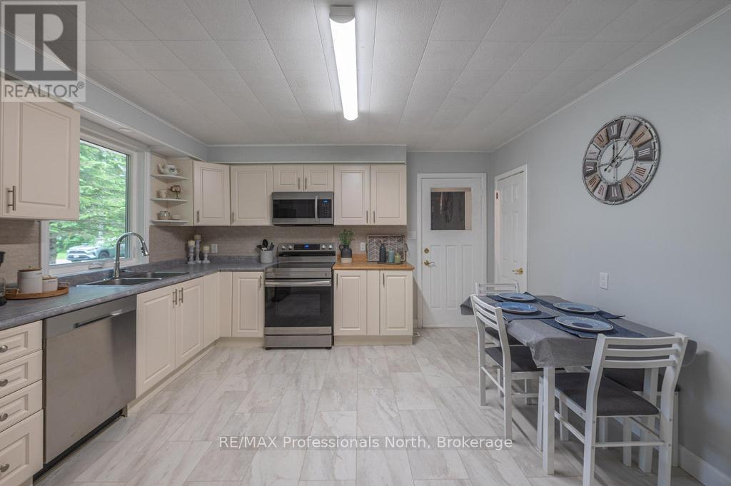 7 Stouffer Street, Minden Hills, Ontario  K0M 2K0 - Photo 13 - X12357714