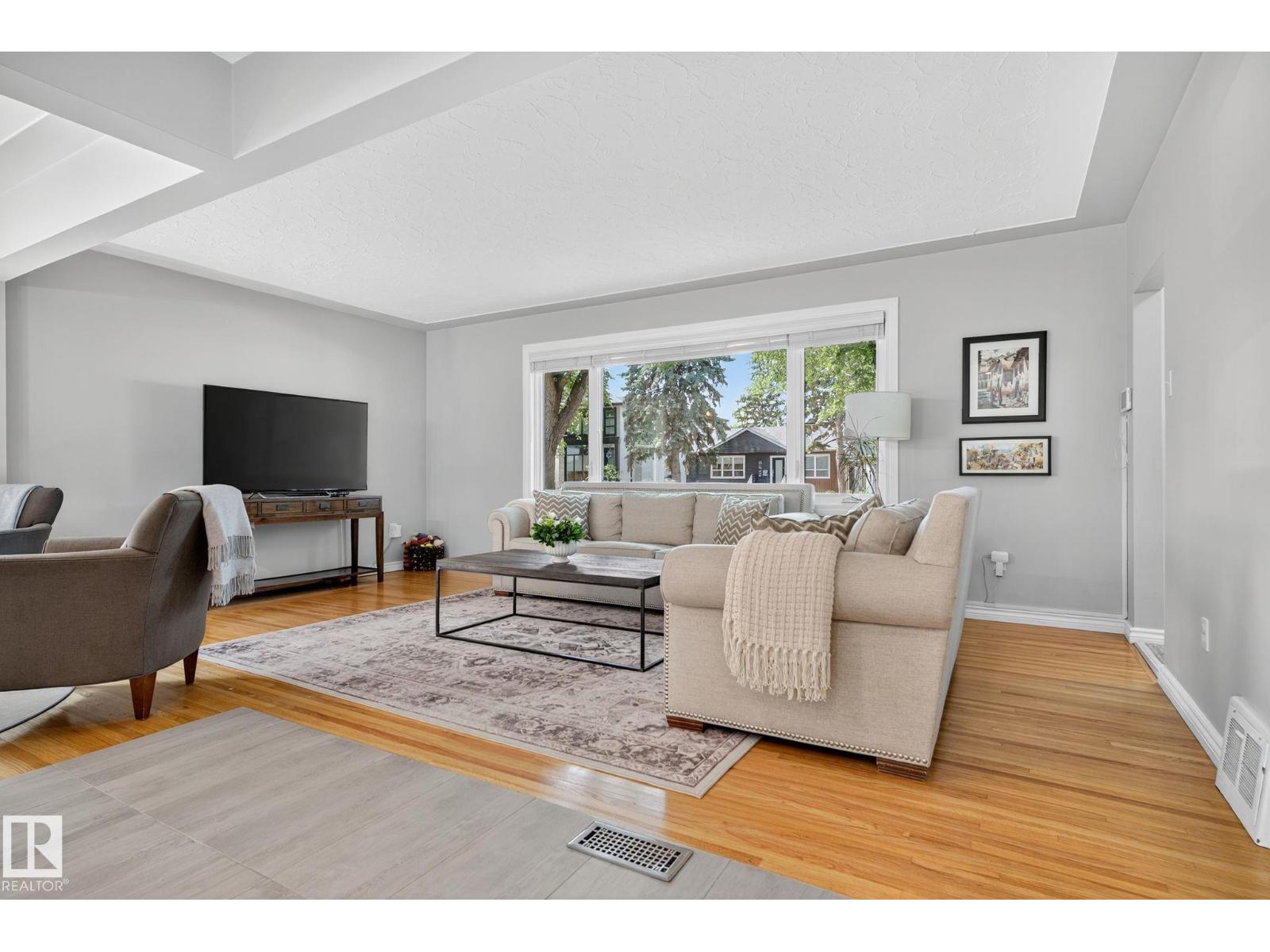 Property at 9647 86 ST NW image 3