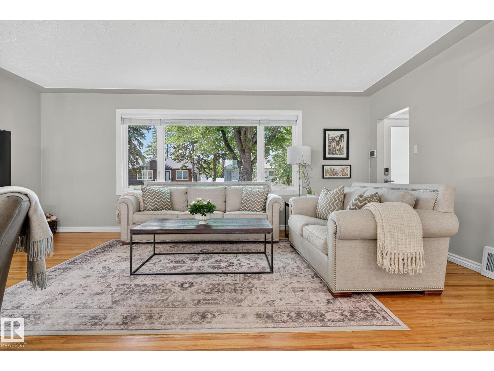 Property at 9647 86 ST NW image 4