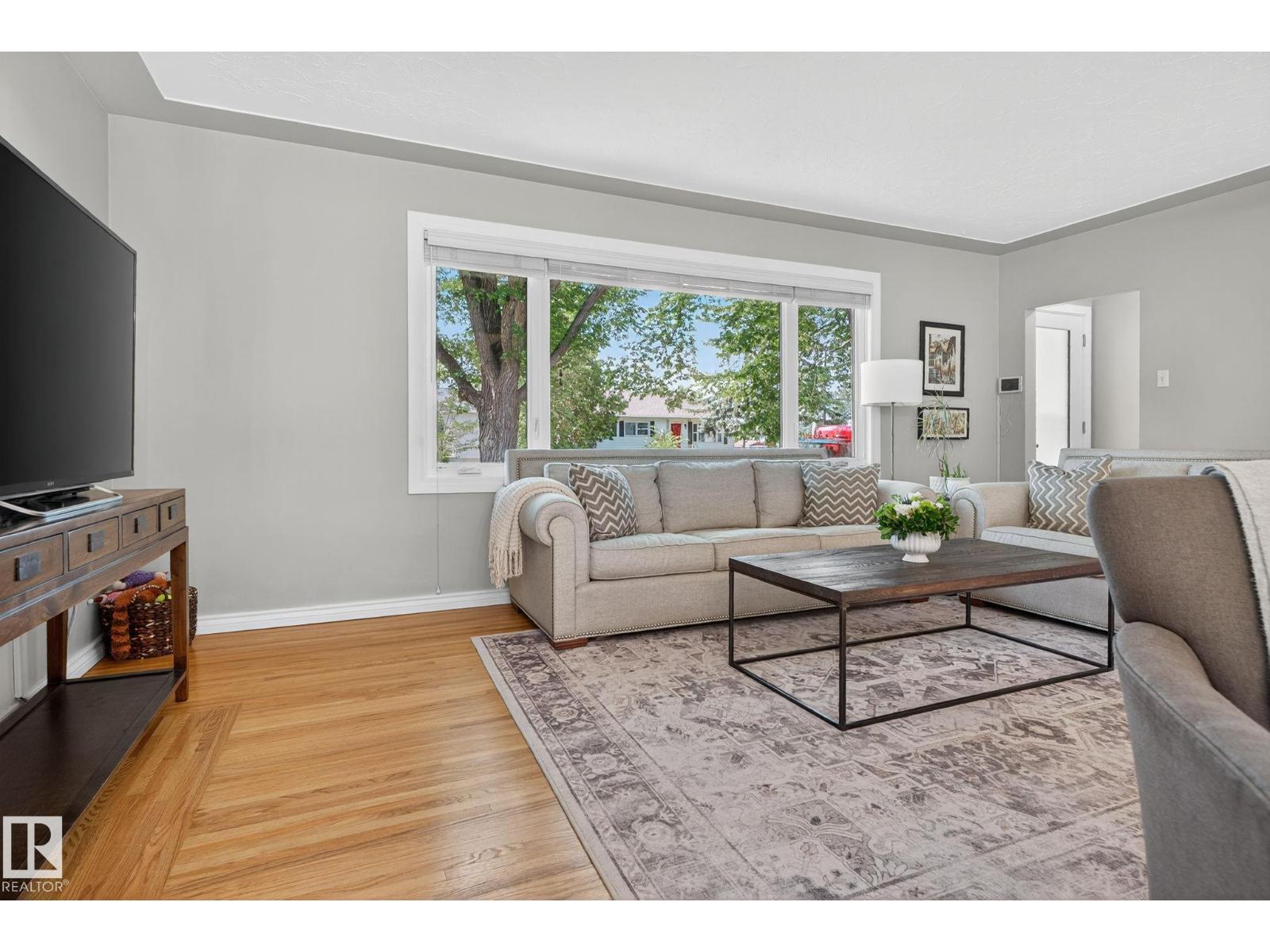 Property at 9647 86 ST NW image 5