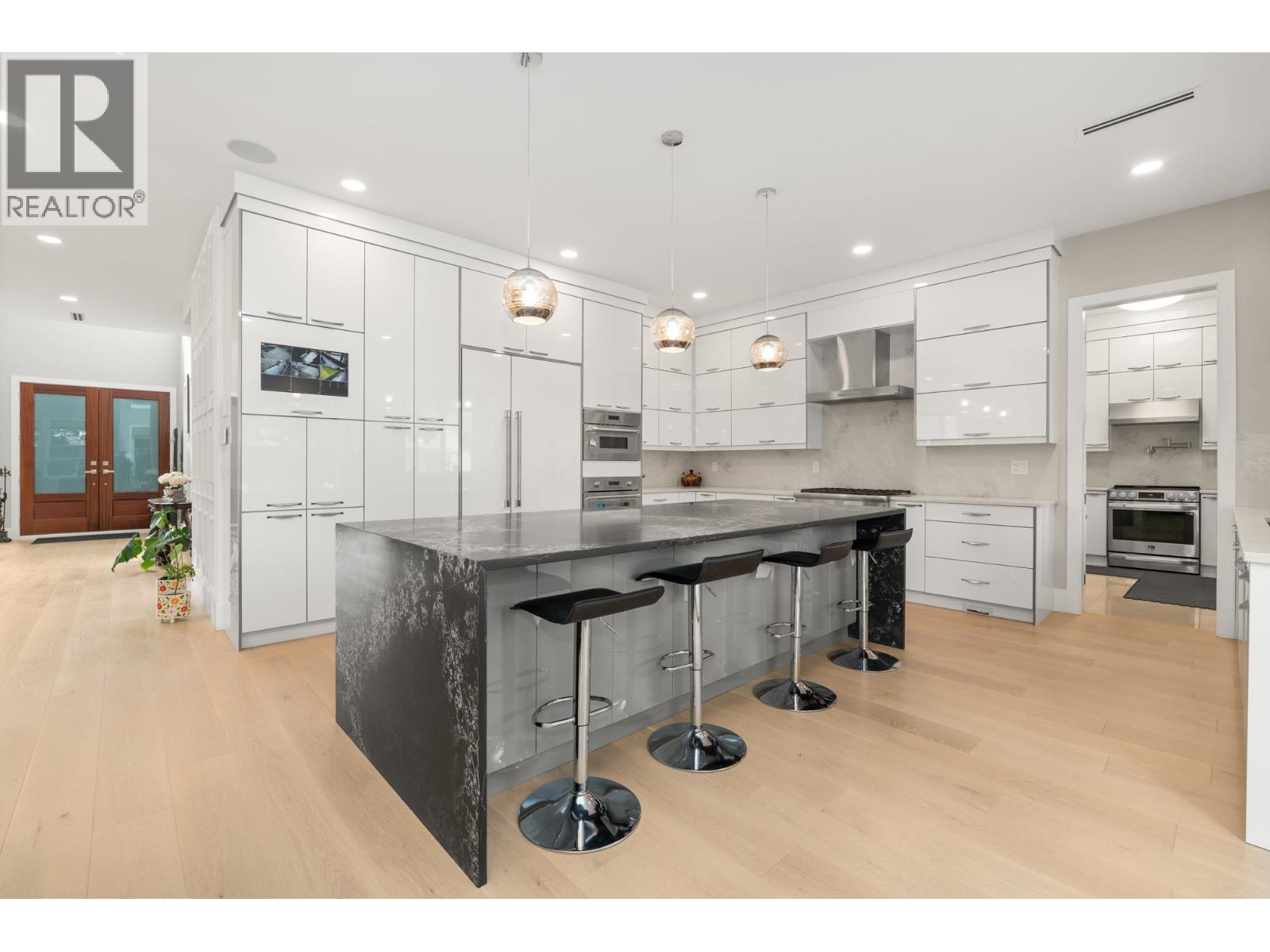 Property at 1211 FOSTER AVENUE image 3