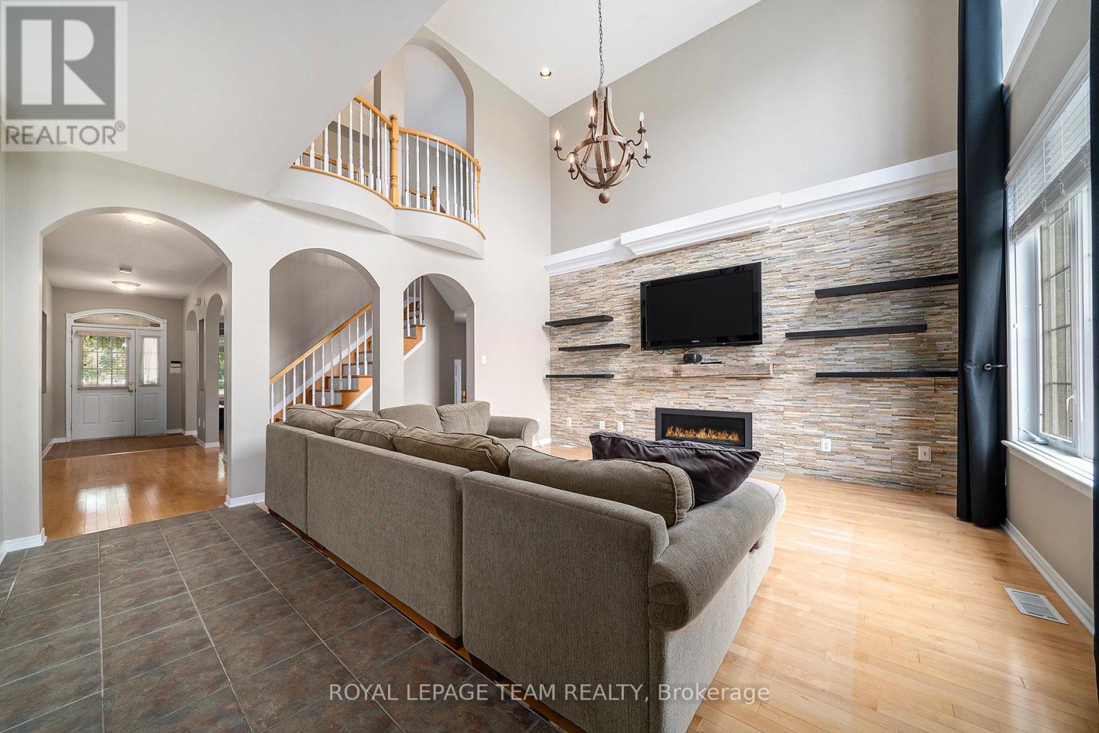 Property at 9 FENCEROW WAY image 3