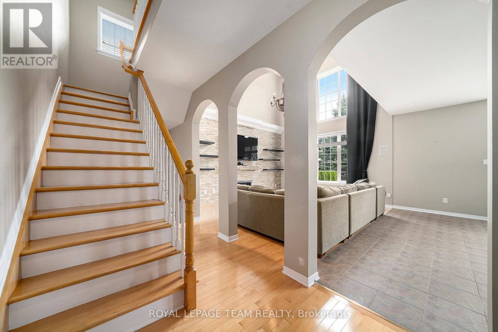 Property at 9 FENCEROW WAY image 4