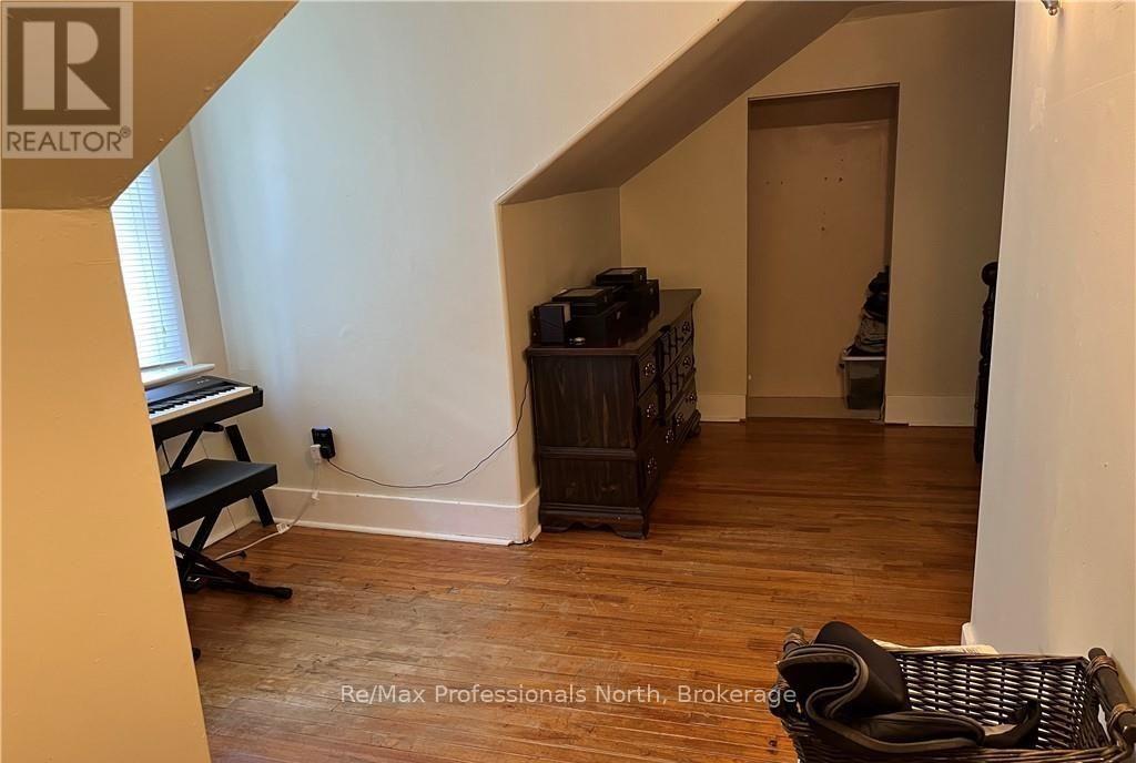 261 Hotchkiss Street, Gravenhurst (Muskoka (S)), Ontario  P1P 1H7 - Photo 14 - X12355185