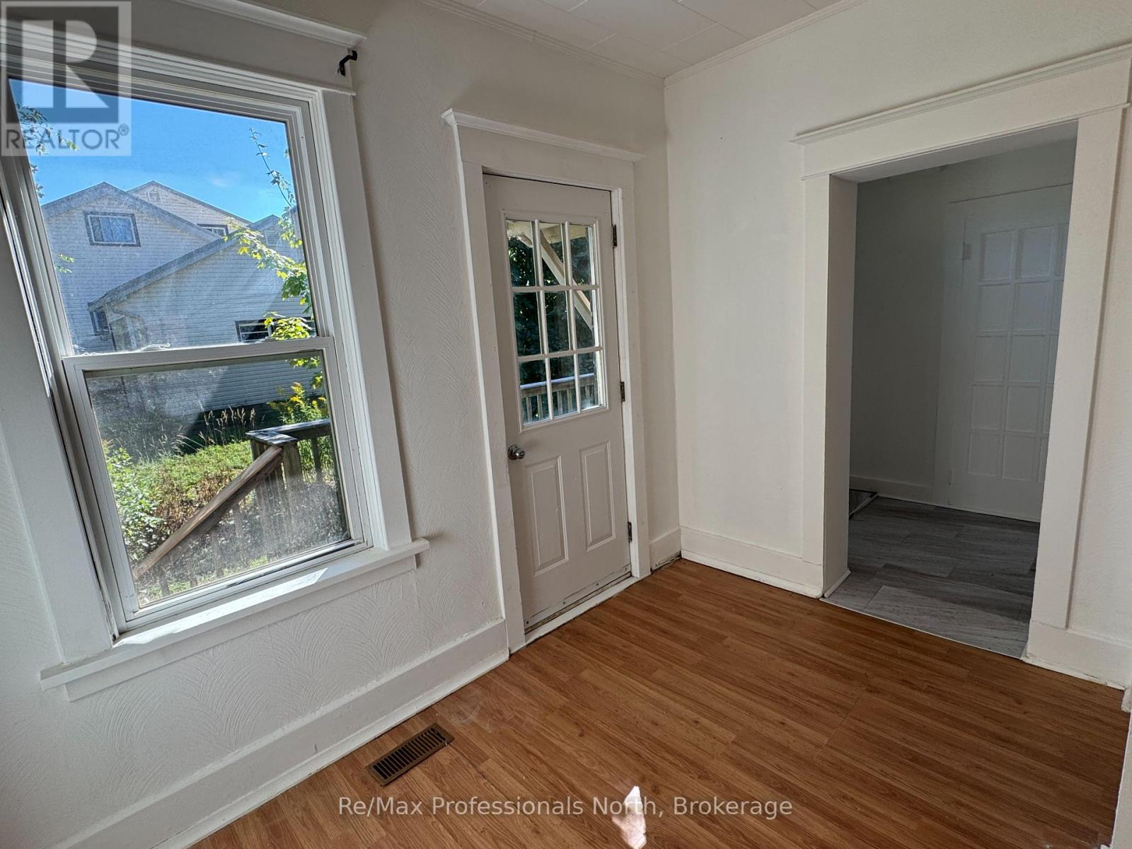 261 Hotchkiss Street, Gravenhurst (Muskoka (S)), Ontario  P1P 1H7 - Photo 17 - X12355185