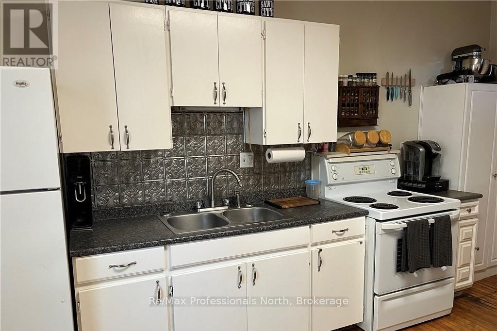 261 Hotchkiss Street, Gravenhurst (Muskoka (S)), Ontario  P1P 1H7 - Photo 11 - X12355185