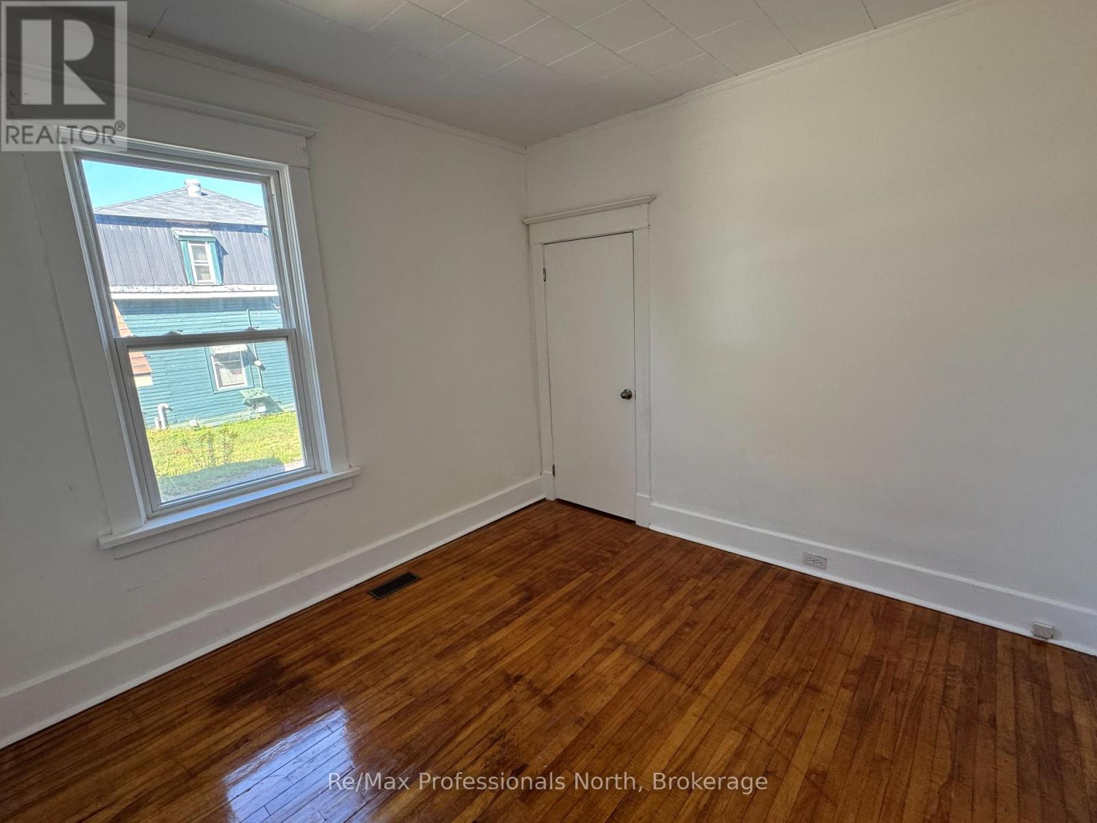 261 Hotchkiss Street, Gravenhurst (Muskoka (S)), Ontario  P1P 1H7 - Photo 21 - X12355185