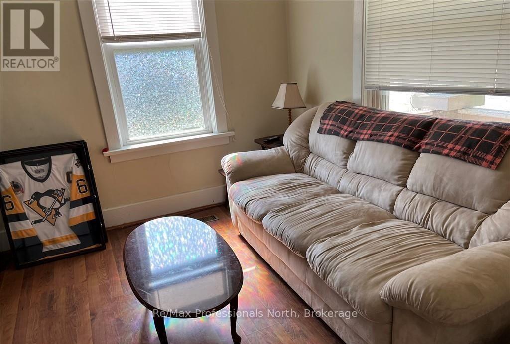 261 Hotchkiss Street, Gravenhurst (Muskoka (S)), Ontario  P1P 1H7 - Photo 5 - X12355185