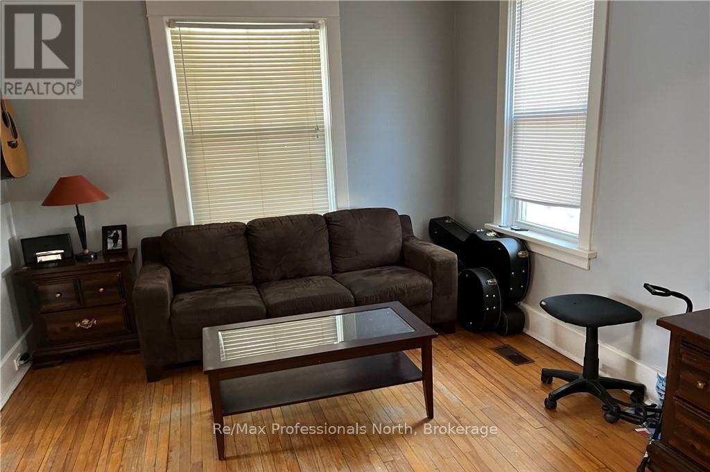 261 Hotchkiss Street, Gravenhurst (Muskoka (S)), Ontario  P1P 1H7 - Photo 6 - X12355185