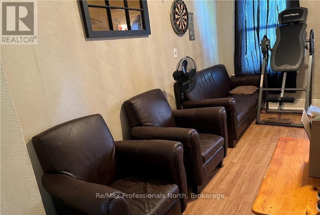 261 Hotchkiss Street, Gravenhurst (Muskoka (S)), Ontario  P1P 1H7 - Photo 9 - X12355185