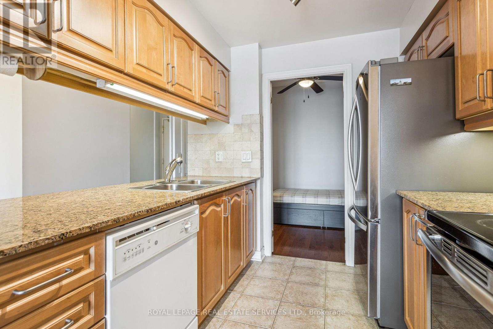Ph2 - 40 Old Mill Road, Oakville, Ontario  L6J 7W2 - Photo 11 - W12357597