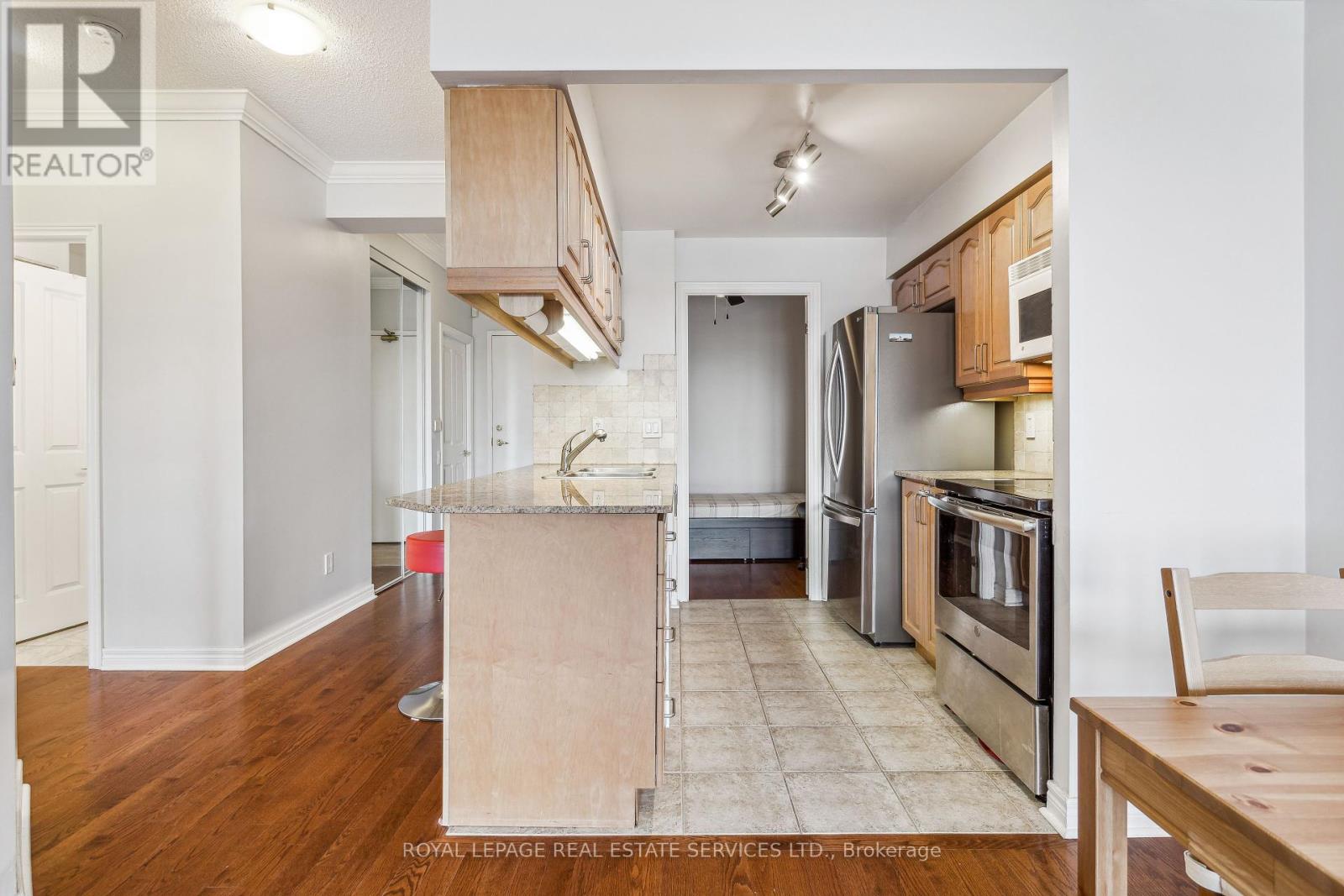 Ph2 - 40 Old Mill Road, Oakville, Ontario  L6J 7W2 - Photo 12 - W12357597