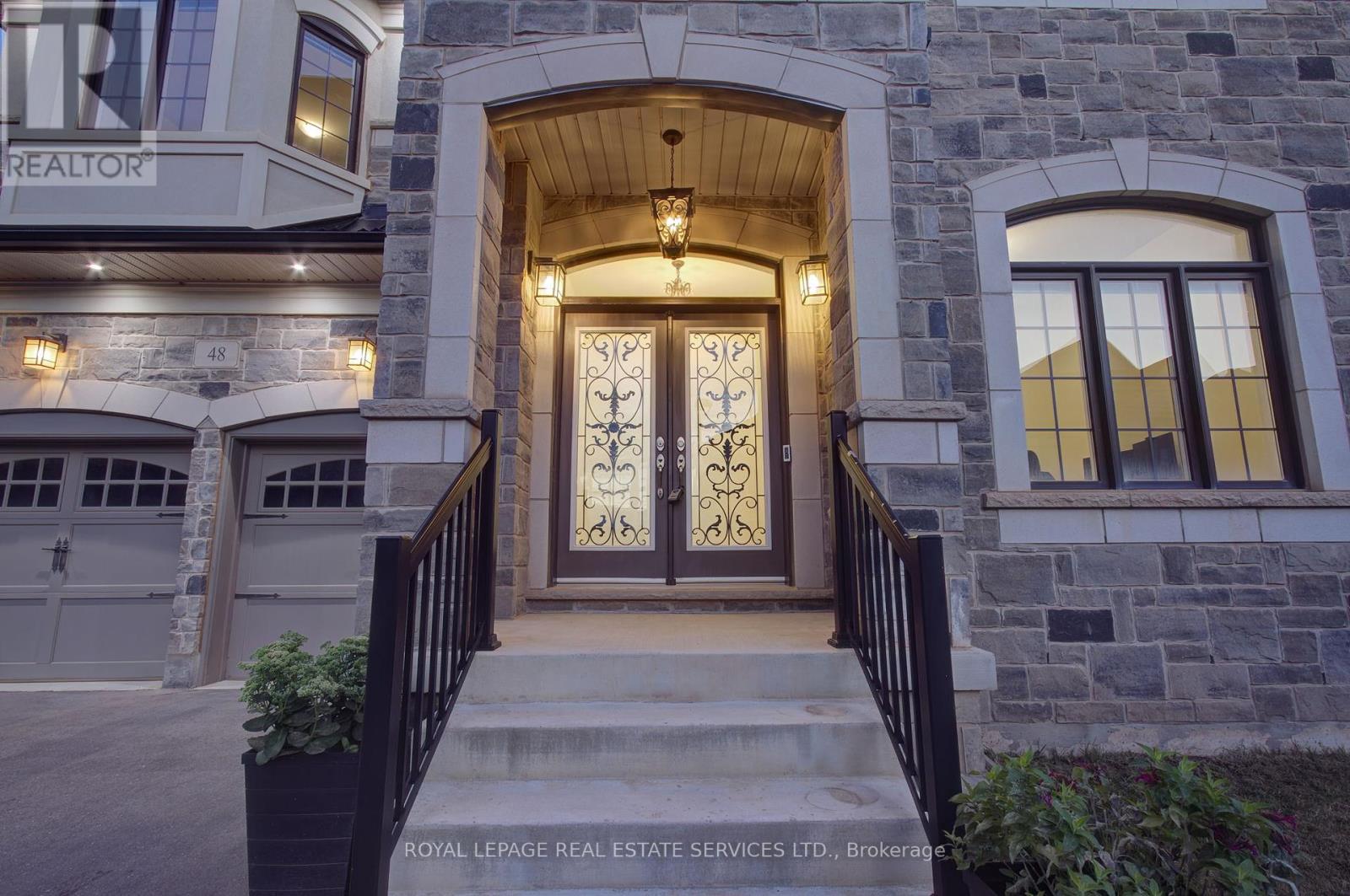 48 Viva Gardens, Oakville, Ontario  L6H 0Z1 - Photo 2 - W12357615