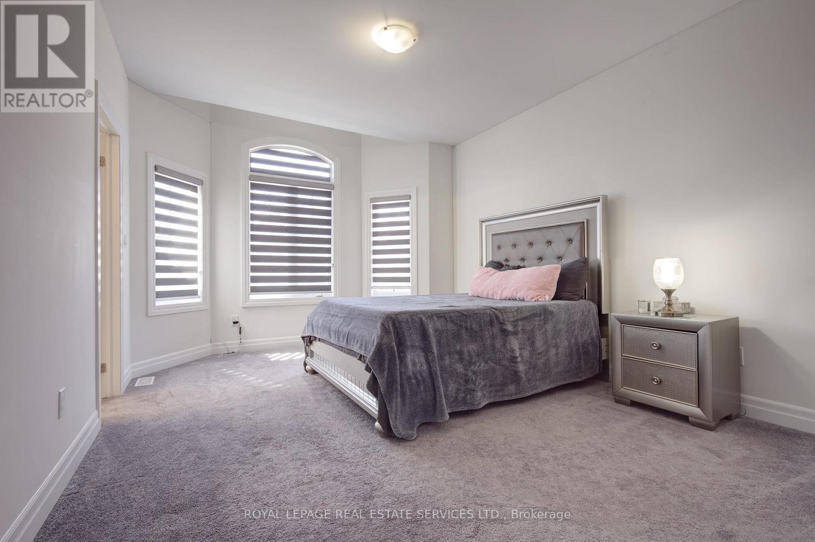 48 Viva Gardens, Oakville, Ontario  L6H 0Z1 - Photo 25 - W12357615