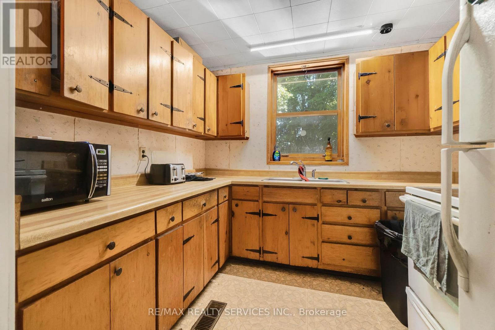 2 Parsons Avenue, Caledon, Ontario  L7C 1G1 - Photo 14 - W12357645