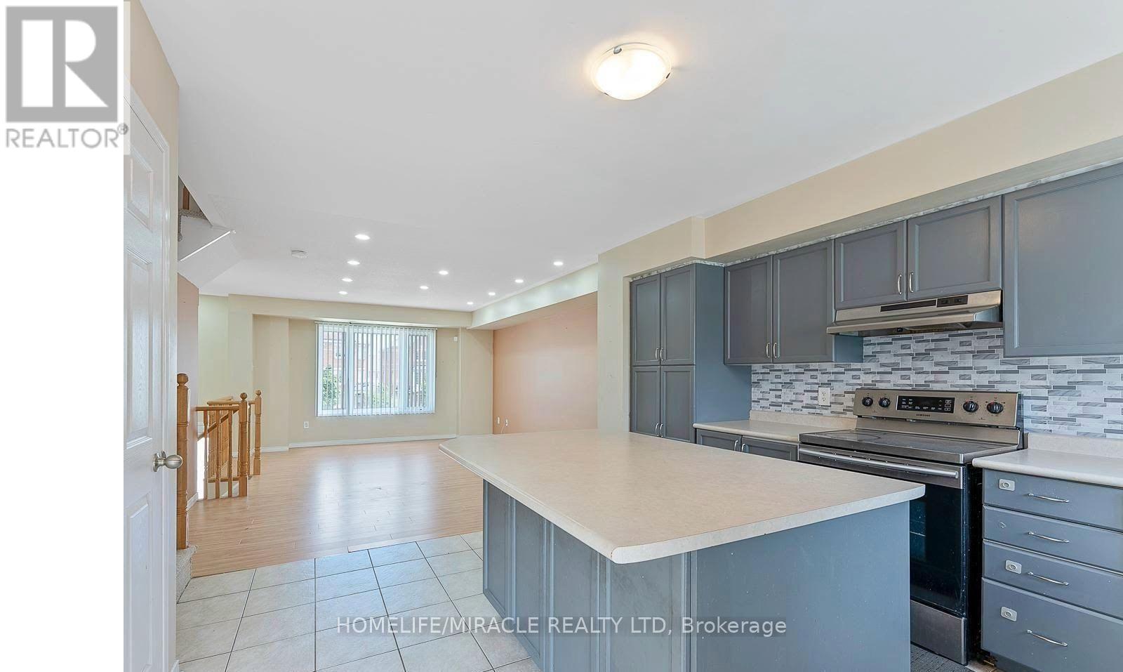 61 - 60 Fairwood Circle, Brampton, Ontario  L6R 0Y6 - Photo 11 - W12357688