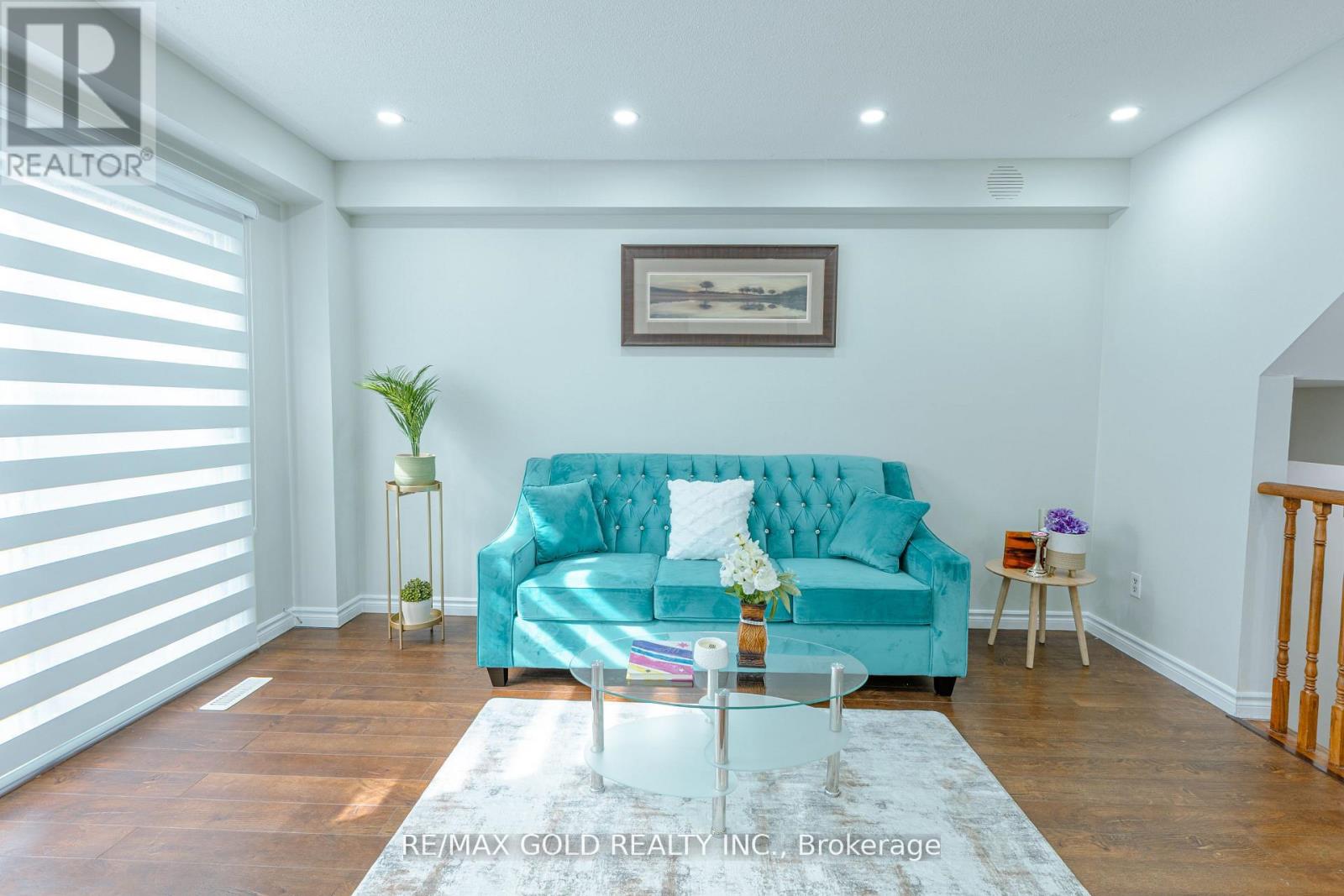 Property at 337 FLEETWOOD CRESCENT image 3