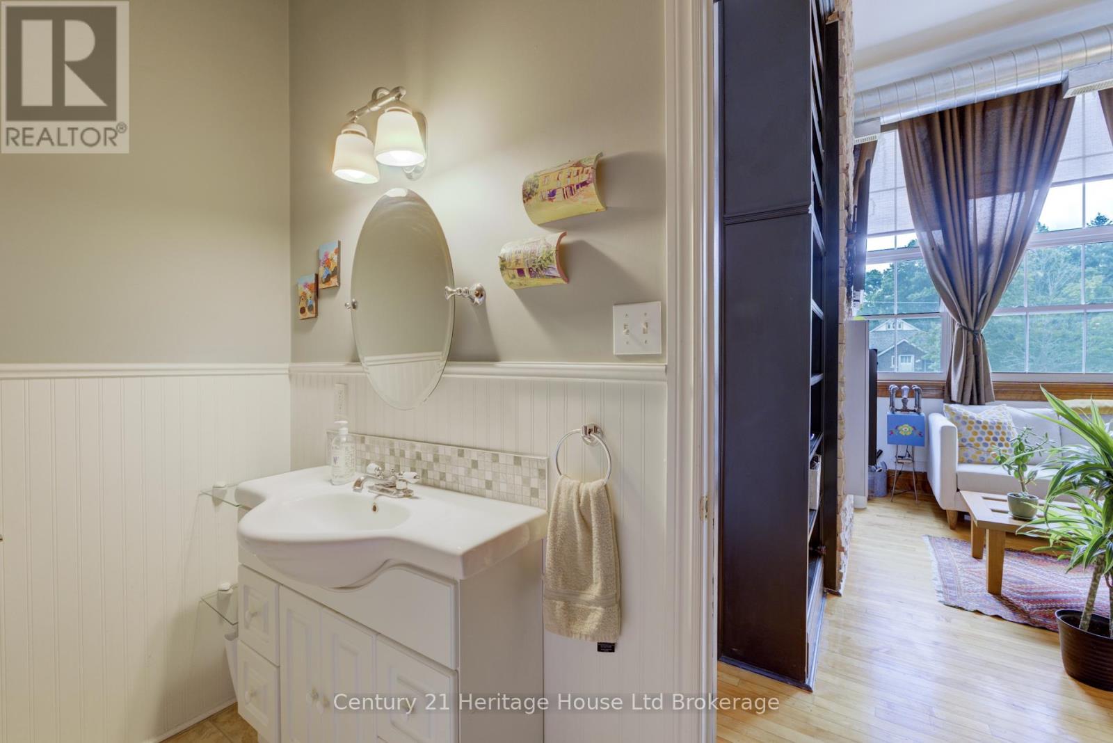 101 - 27 Chapel Street, Woodstock, Ontario  N4S 3R5 - Photo 32 - X12357749