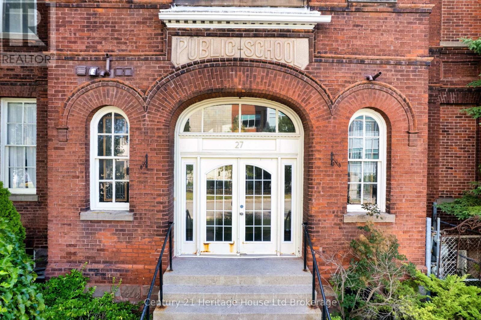 101 - 27 Chapel Street, Woodstock, Ontario  N4S 3R5 - Photo 4 - X12357749