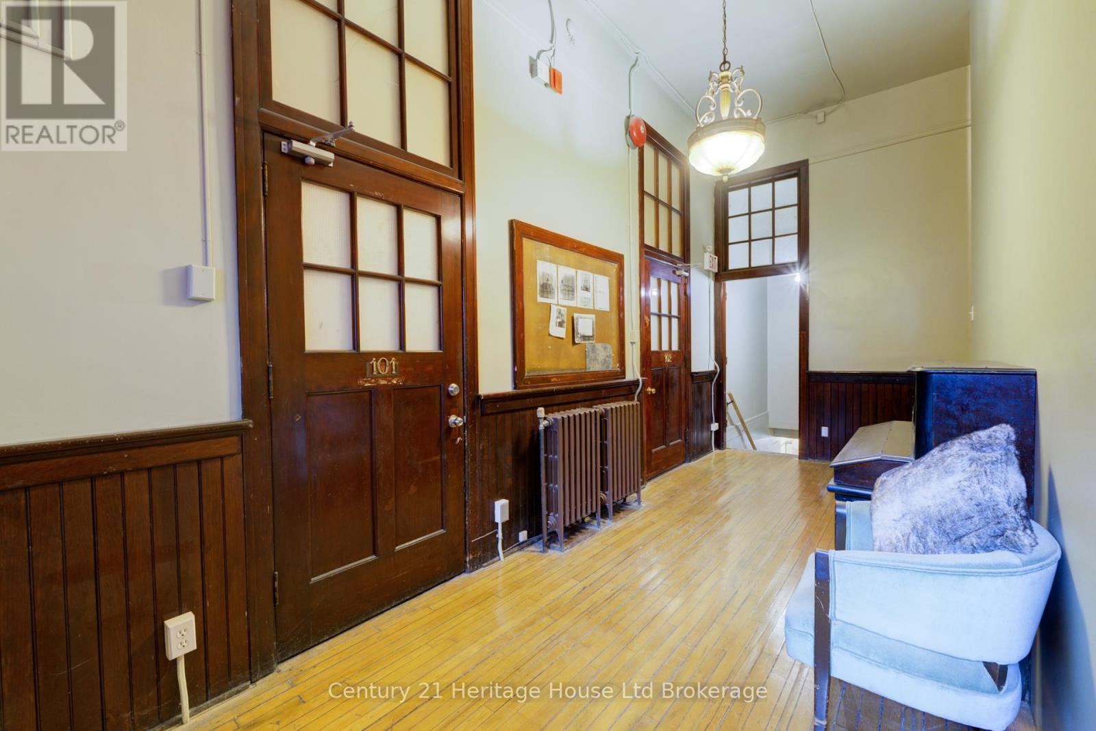 101 - 27 Chapel Street, Woodstock, Ontario  N4S 3R5 - Photo 8 - X12357749