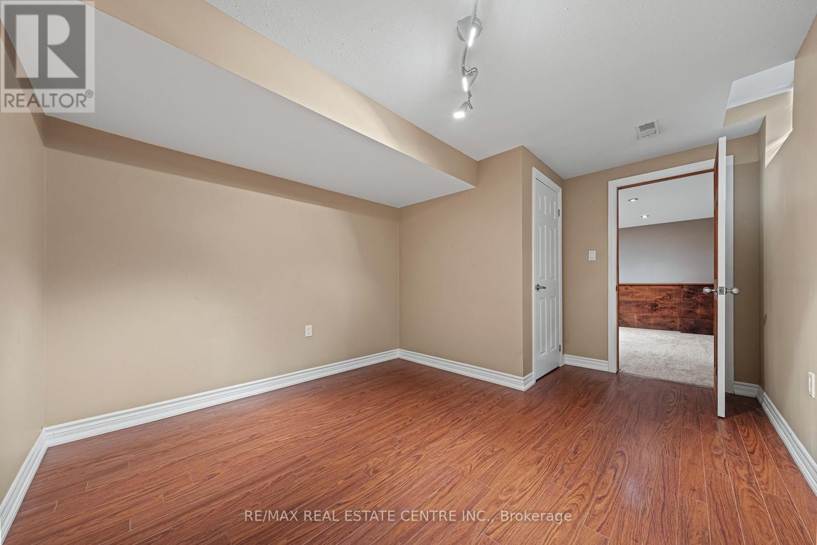 163 Glenvalley Drive, Cambridge, Ontario  N1T 1R1 - Photo 39 - X12357620