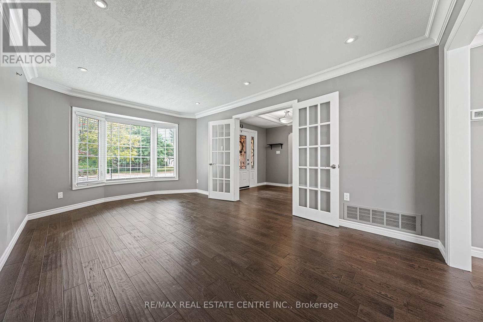 163 Glenvalley Drive, Cambridge, Ontario  N1T 1R1 - Photo 8 - X12357620