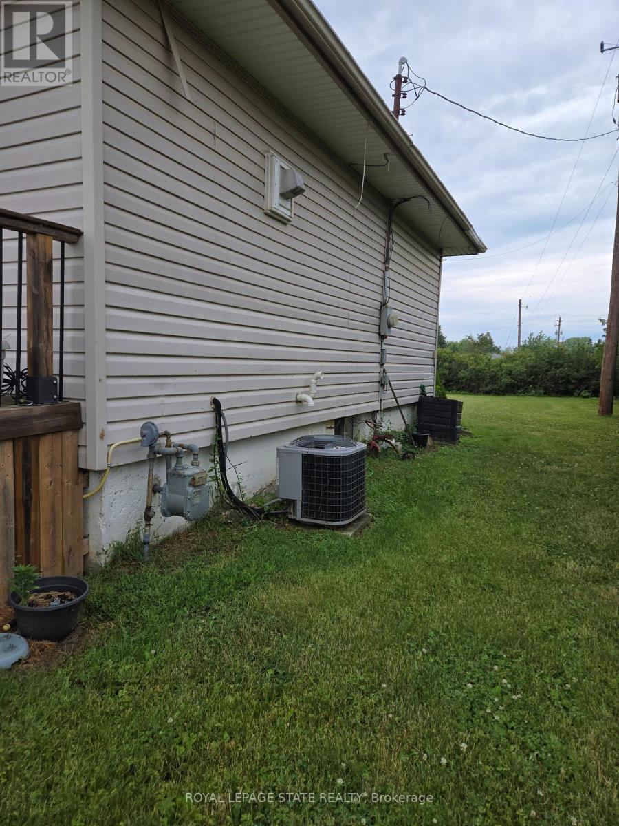 9382 Silver Street, West Lincoln, Ontario  L0R 1E0 - Photo 5 - X12357693