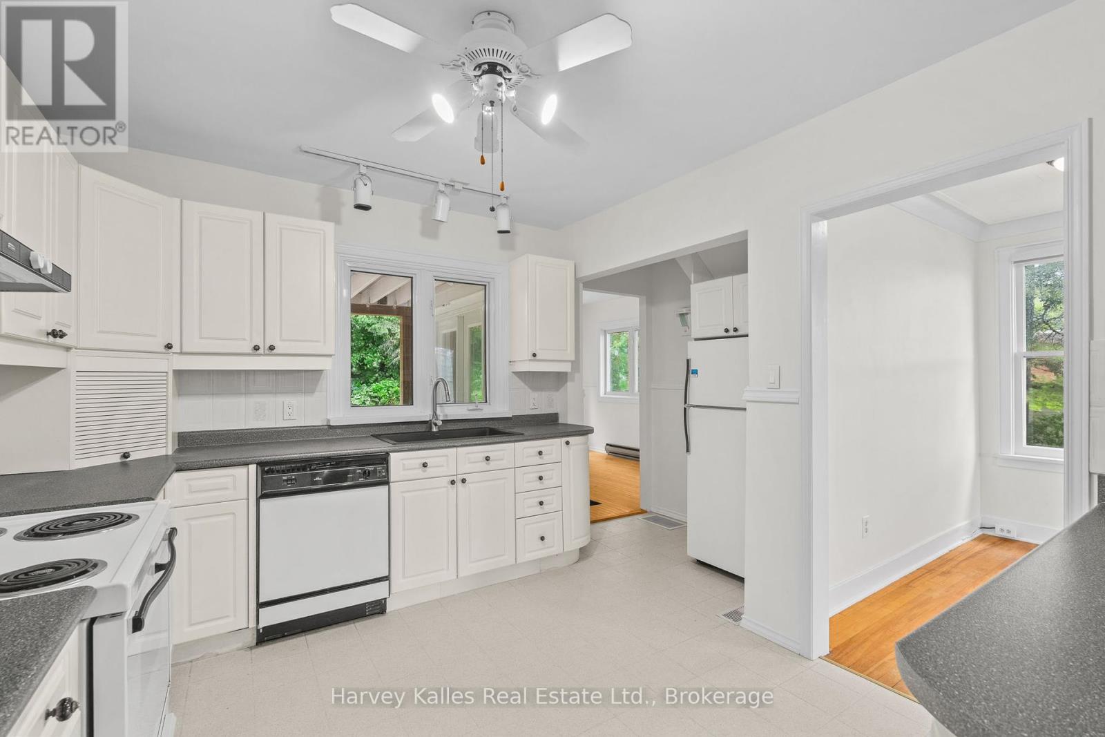 16 Manominee Street, Huntsville, Ontario  P1H 1H2 - Photo 10 - X12357735