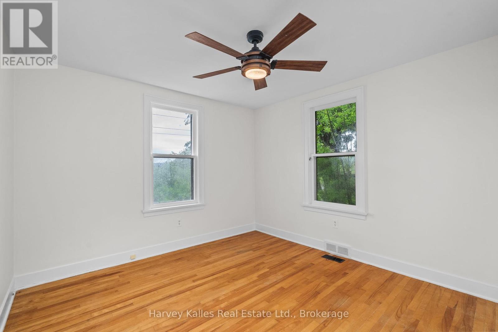 16 Manominee Street, Huntsville, Ontario  P1H 1H2 - Photo 12 - X12357735
