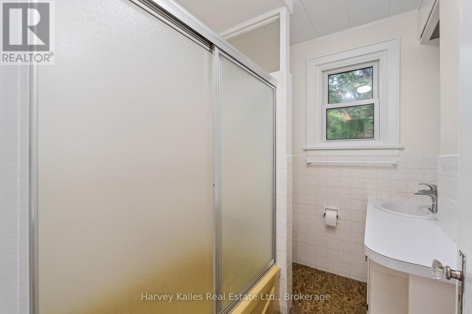 16 Manominee Street, Huntsville, Ontario  P1H 1H2 - Photo 17 - X12357735