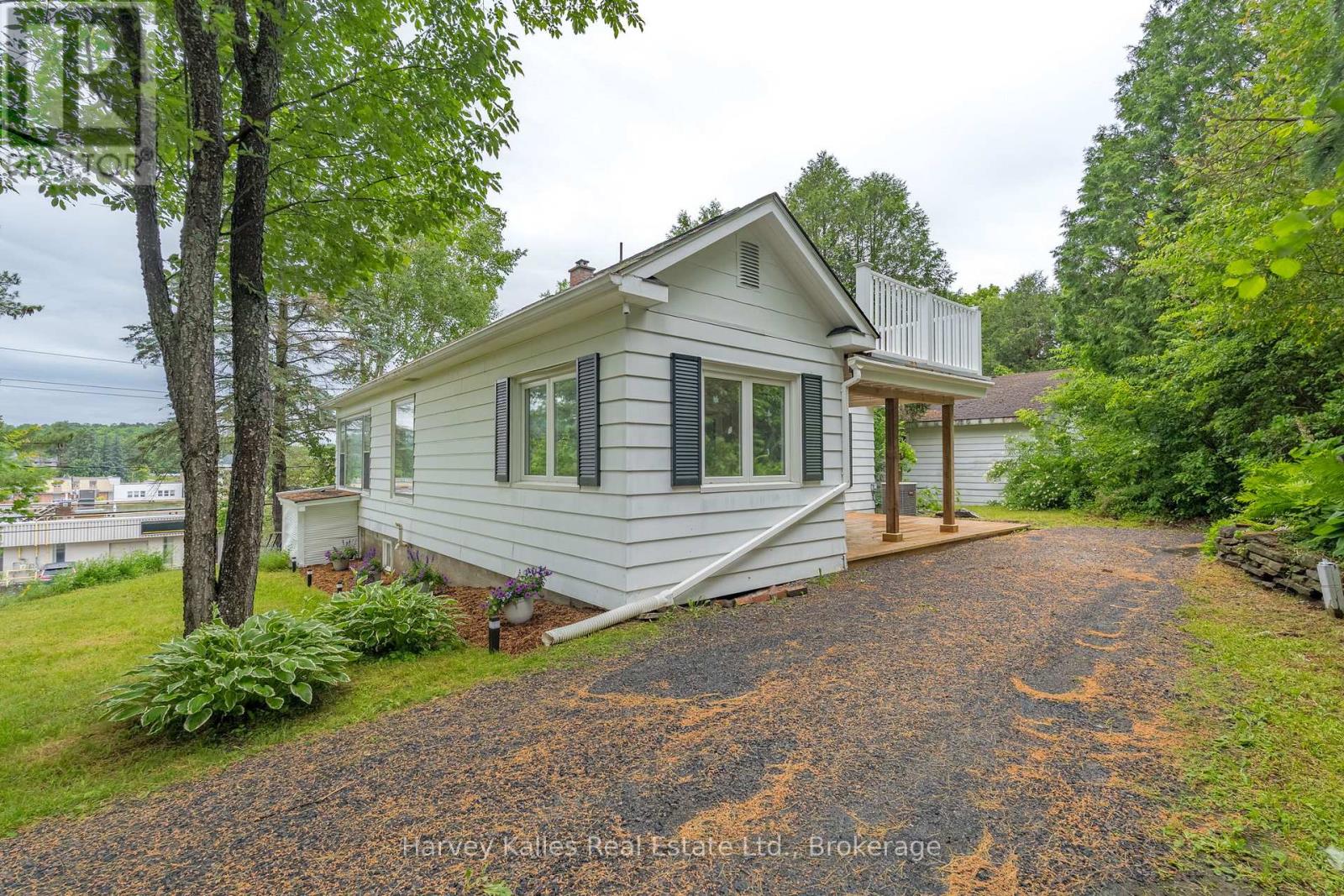 16 Manominee Street, Huntsville, Ontario  P1H 1H2 - Photo 2 - X12357735