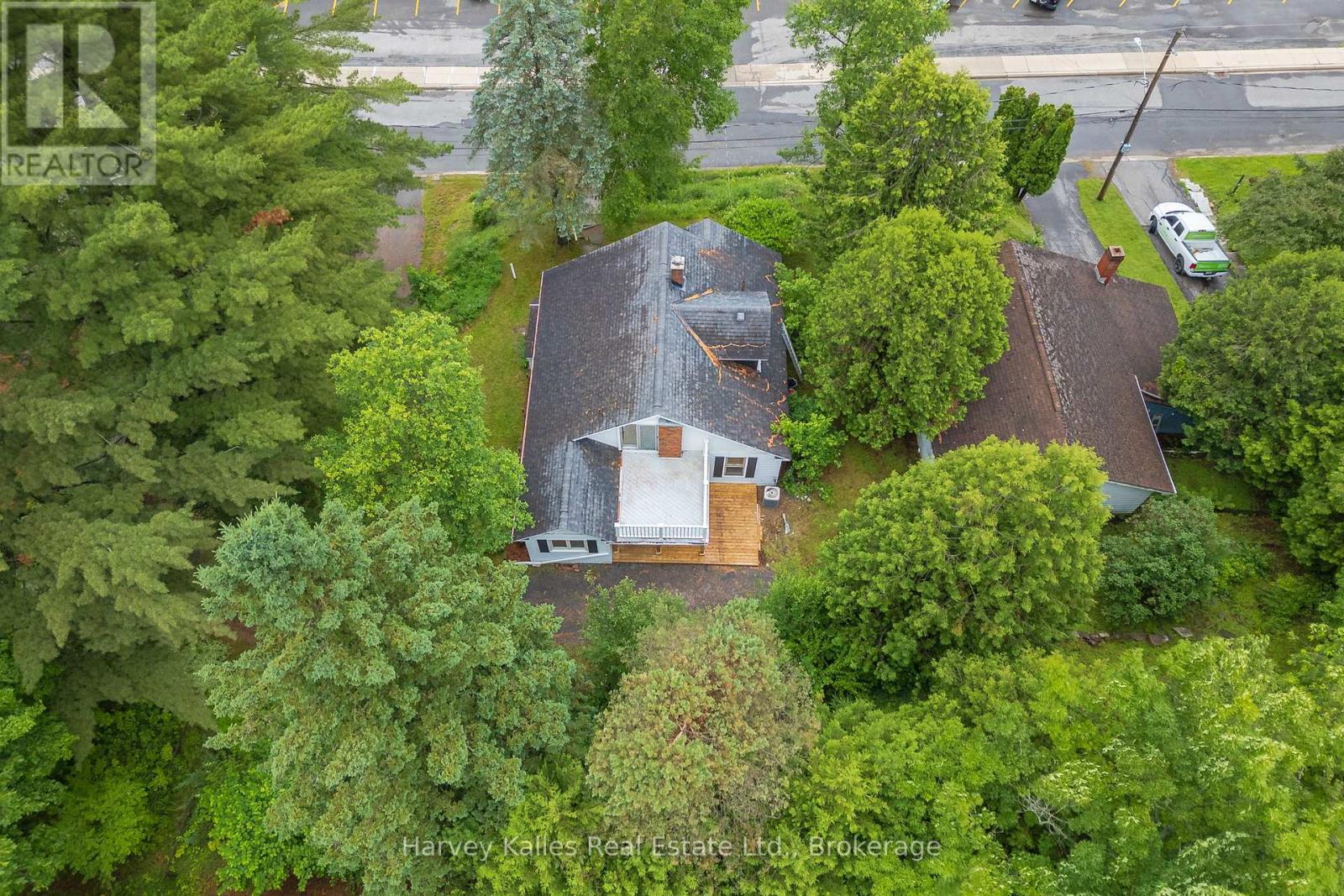 16 Manominee Street, Huntsville, Ontario  P1H 1H2 - Photo 3 - X12357735