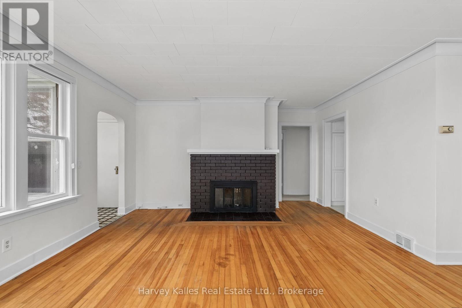 16 Manominee Street, Huntsville, Ontario  P1H 1H2 - Photo 6 - X12357735