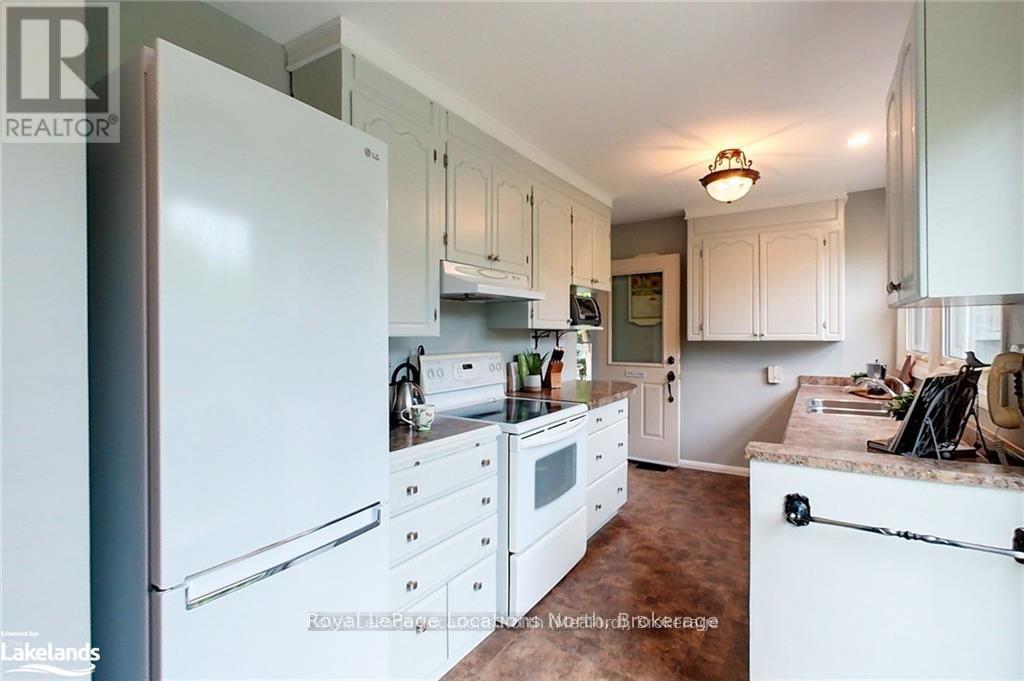 245 Pearson Street N, Meaford, Ontario  N4L 1L6 - Photo 2 - X12357766