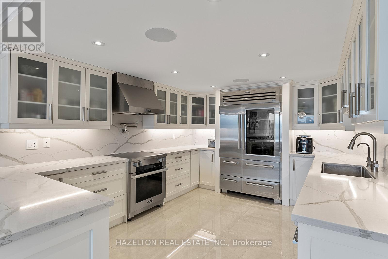 2008 - 110 Bloor Street W, Toronto, Ontario  M5S 2W7 - Photo 12 - C12357513